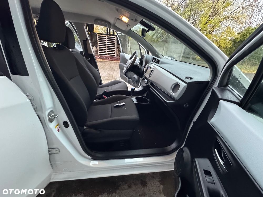 Toyota Yaris Hybrid 100 Premium - 7