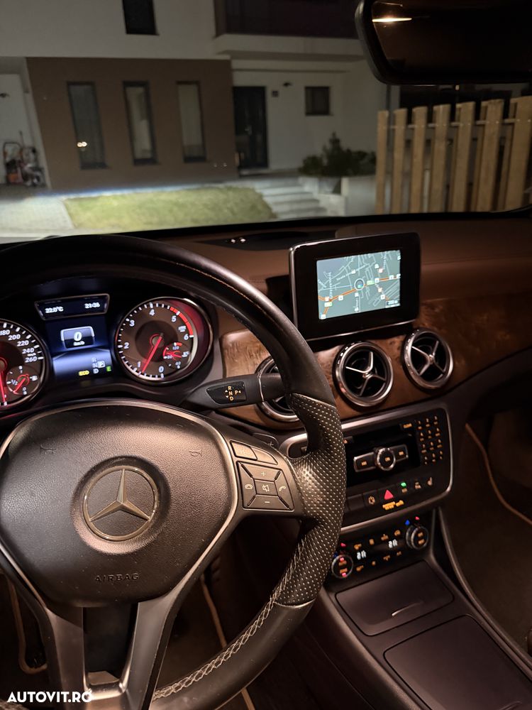 Mercedes-Benz GLA 200 d 7G-DCT - 11