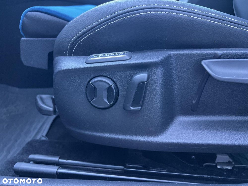 Volkswagen Passat - 25