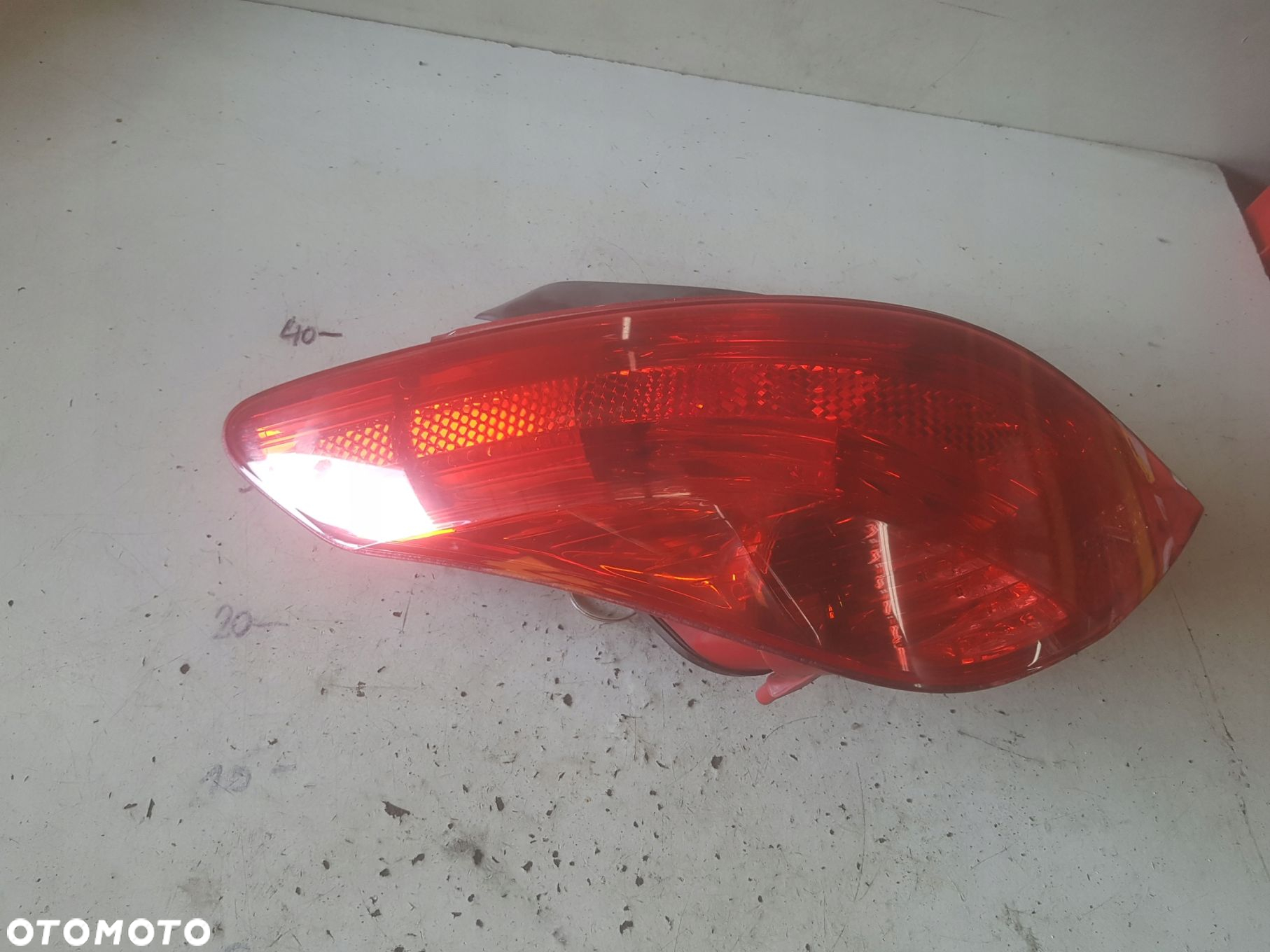 PEUGEOT 308 08r- HB LAMPA LEWA TYŁ TYLNA - 2