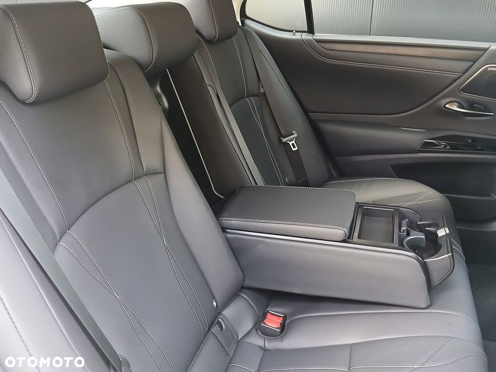 Lexus ES - 32