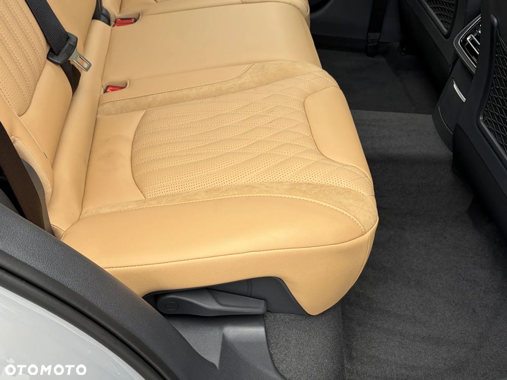 Hongqi HS5 2.0T Executive AWD - 25