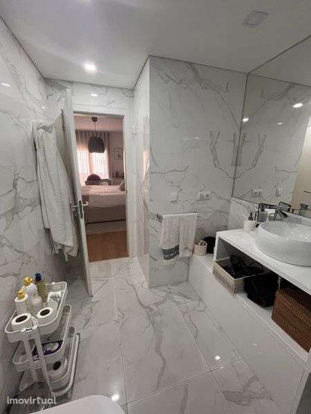 T3 Espaçoso com 2 Lugares de Garagem - Grande imagem: 3/9