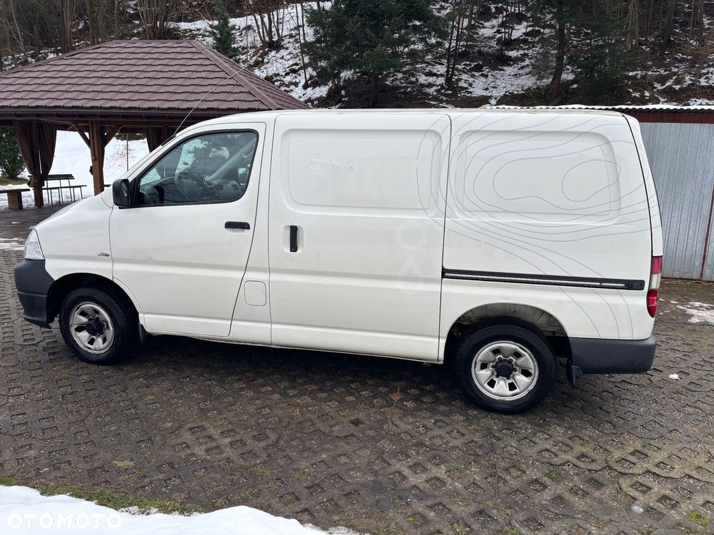 Toyota Hiace - 7