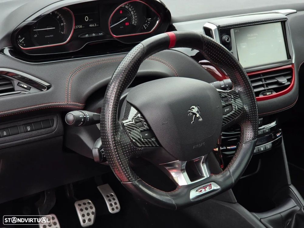 Peugeot 208 - 12