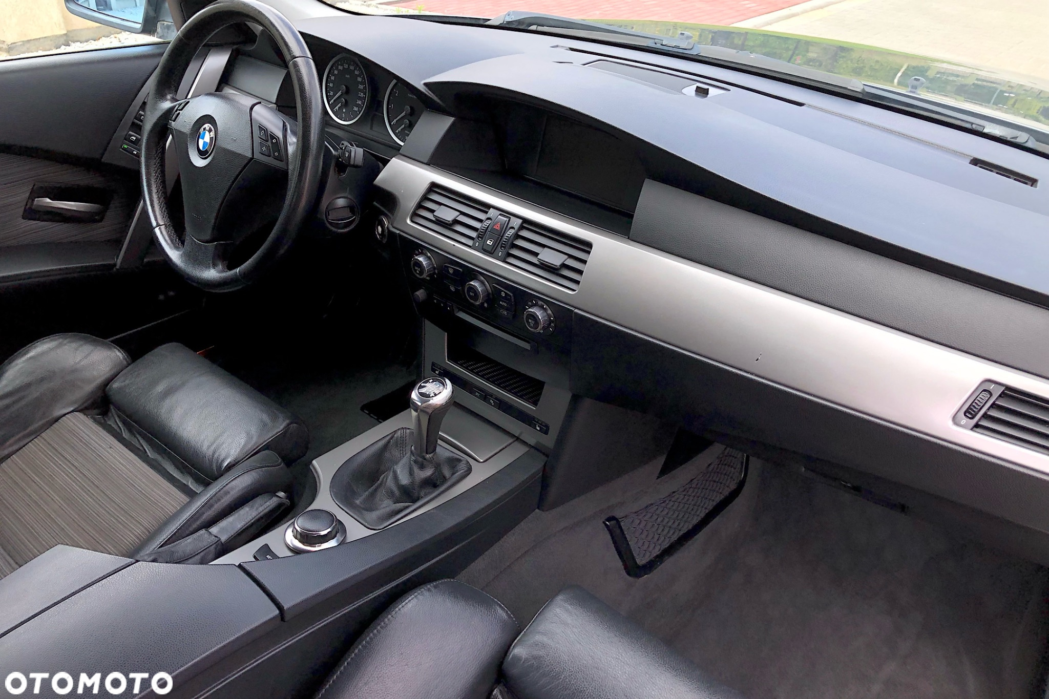 BMW Seria 5 525xi - 36