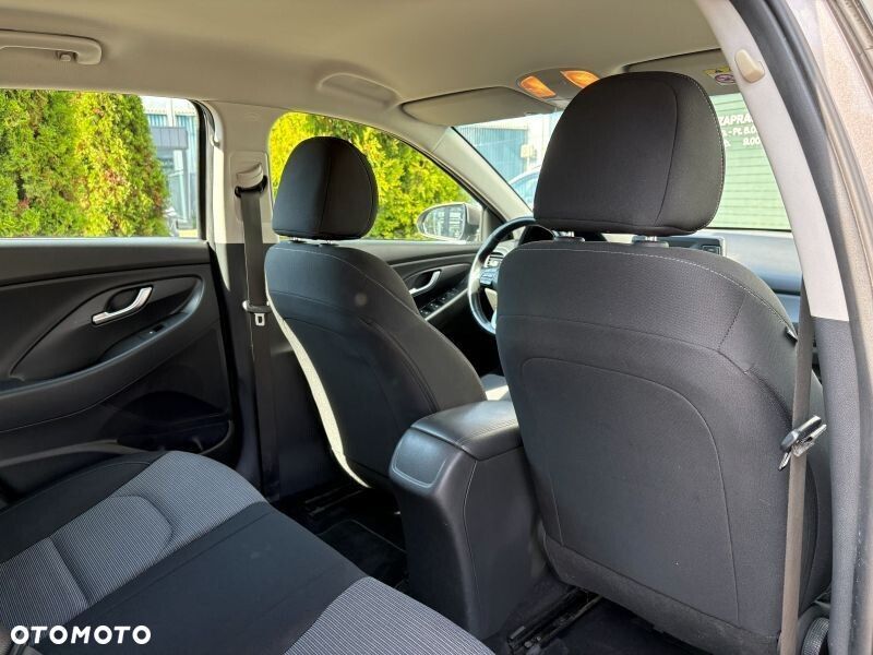 Hyundai i30 1.5 DPI Classic + - 13