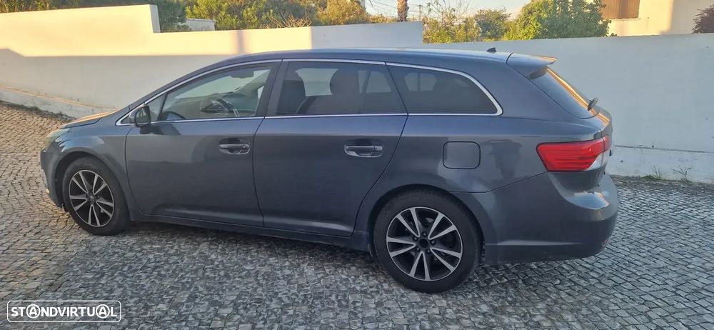 Toyota Avensis SW 2.0 D-4D Luxury+GPS - 1