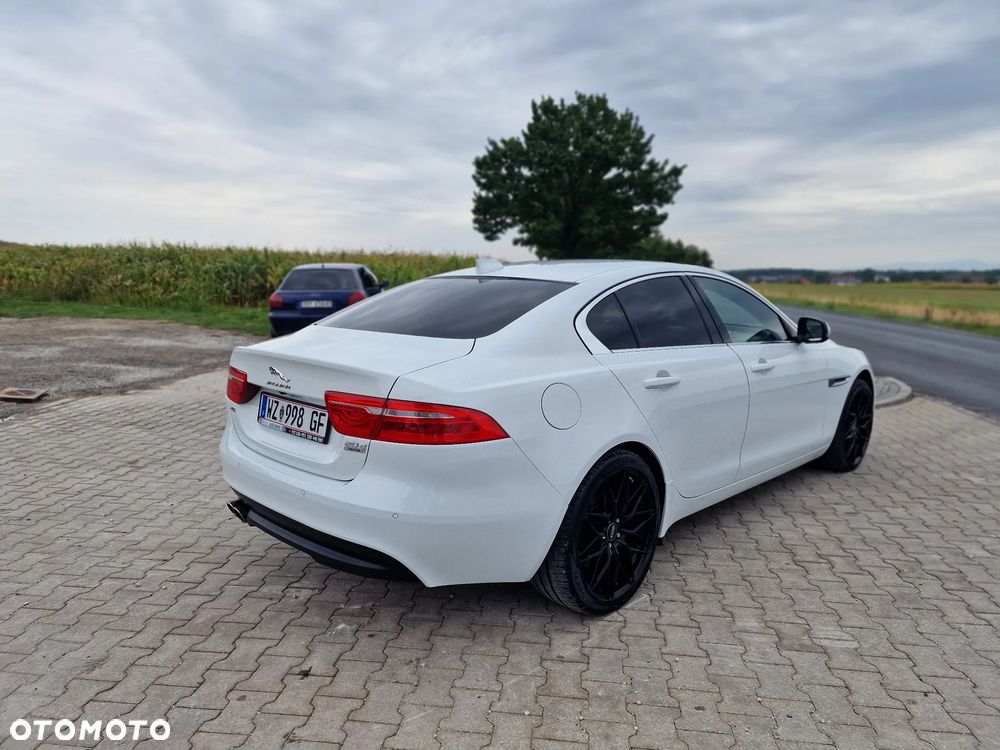 Jaguar XE 20d AWD R-Sport - 9