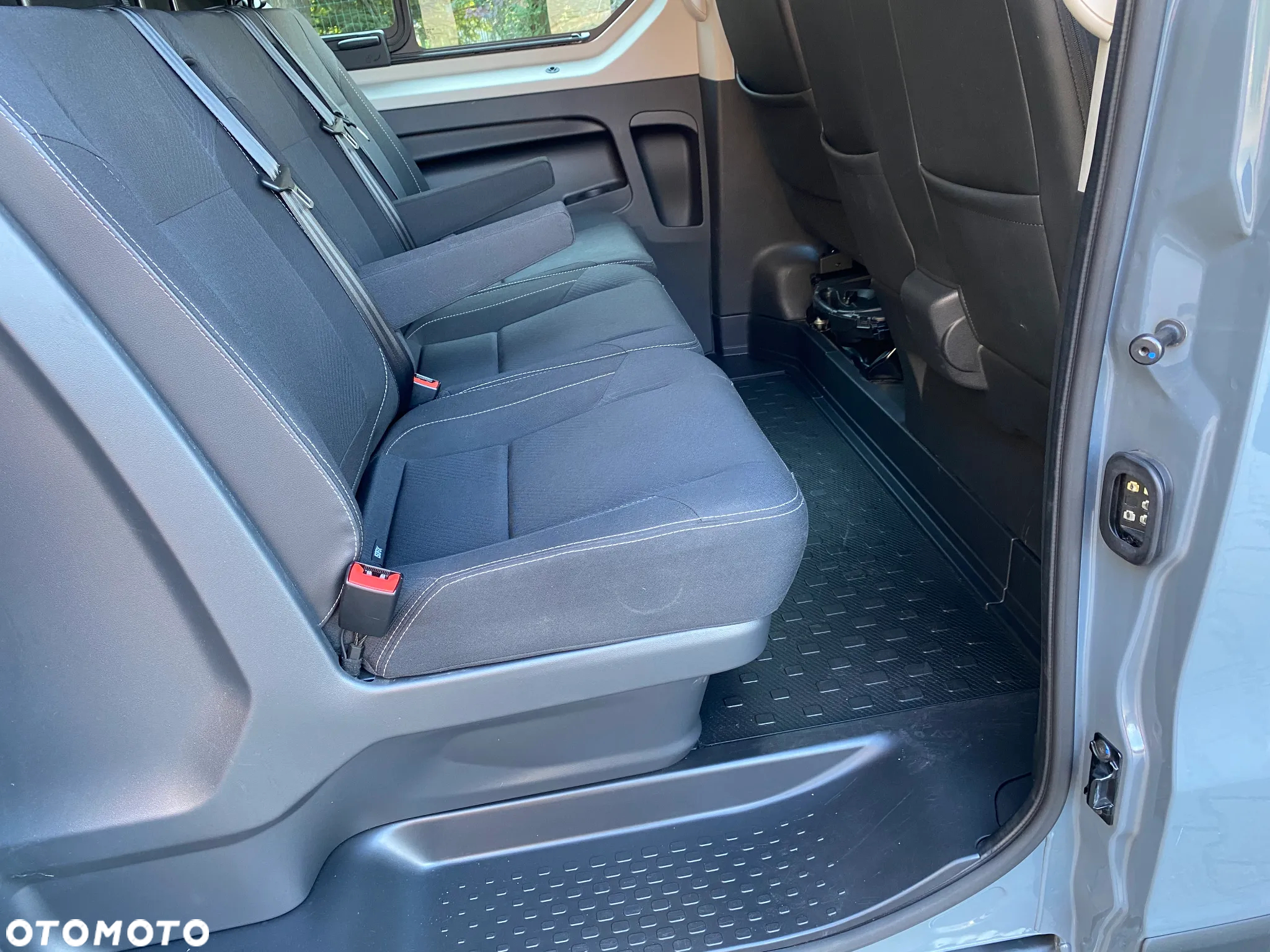 Renault Trafic 2.0 Doka 6 Osobowa Samochód Ciężarowy N1 Rejestracja 11.2021r - 13