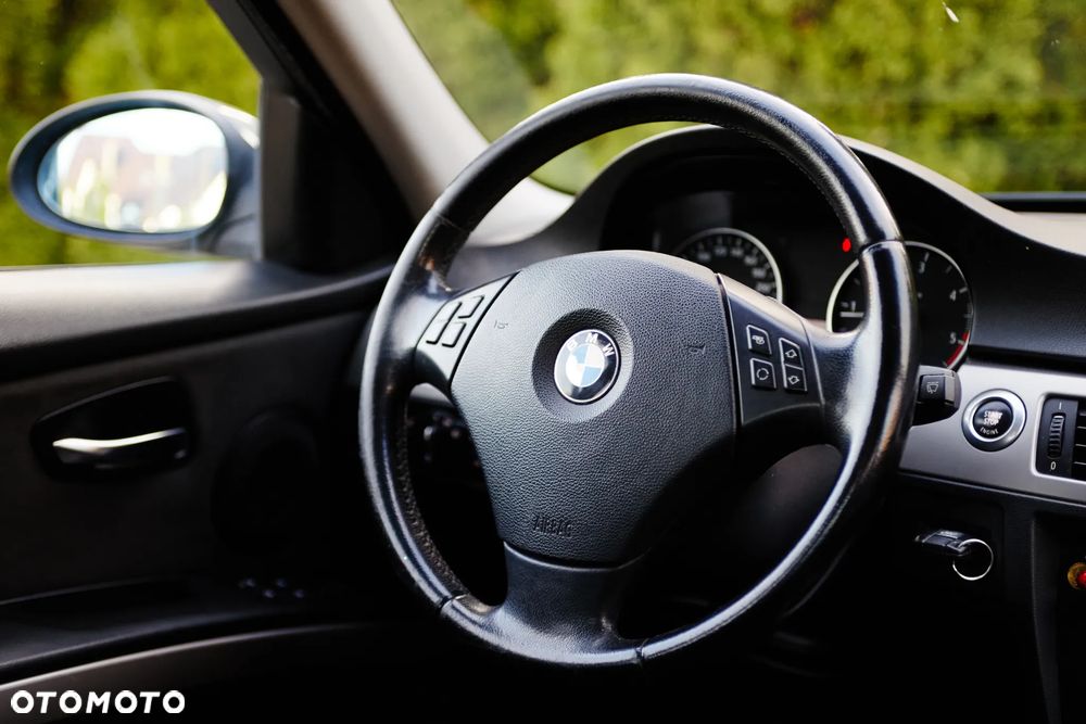 BMW Seria 3 318d DPF - 19