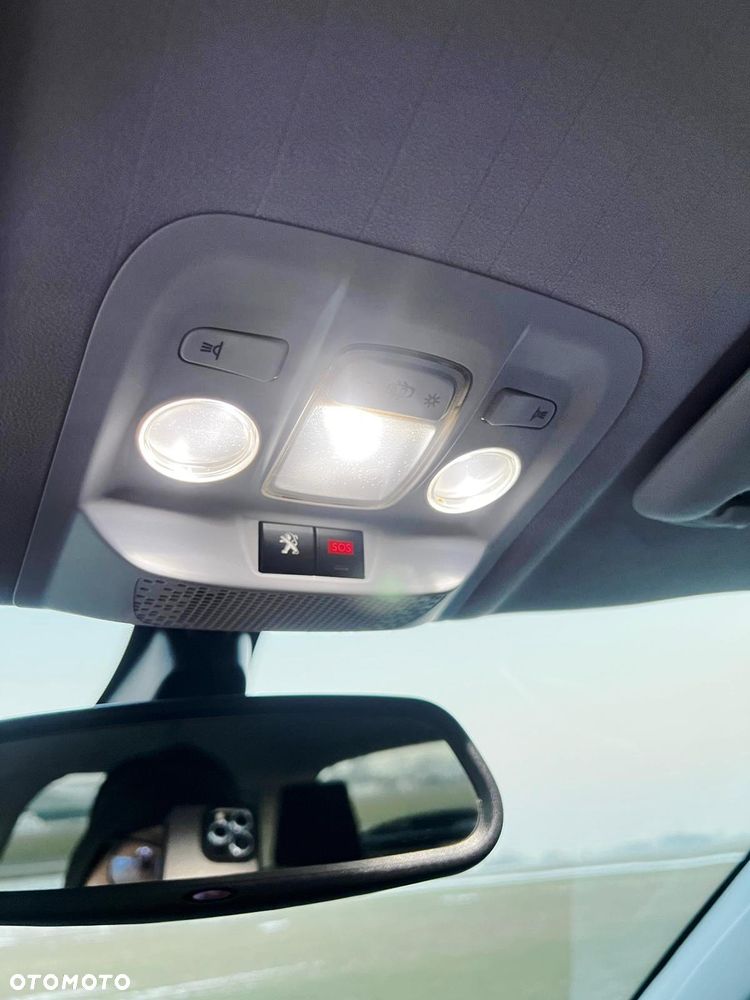 Peugeot 2008 BlueHDi 120 EAT6 Black Edition - 26