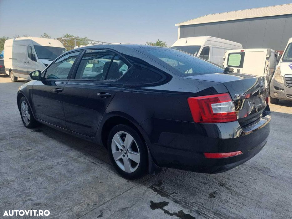 Dezmembrez Skoda Octavia 1.6 tdi, cutie automata, negru - 3