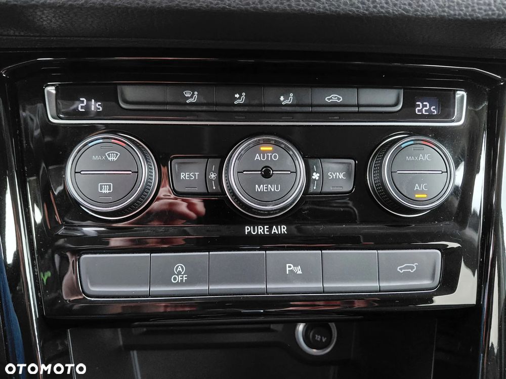 Volkswagen Touran - 16