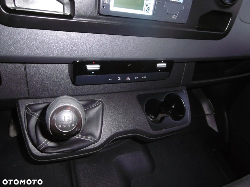 Mercedes-Benz Sprinter - 14