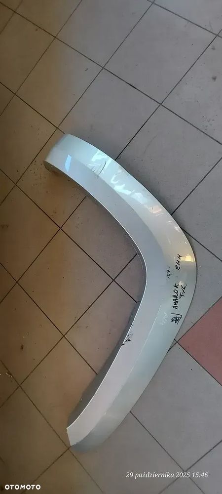 Nakładka Błotnika Amarok Prawy Przód 2HH - 1