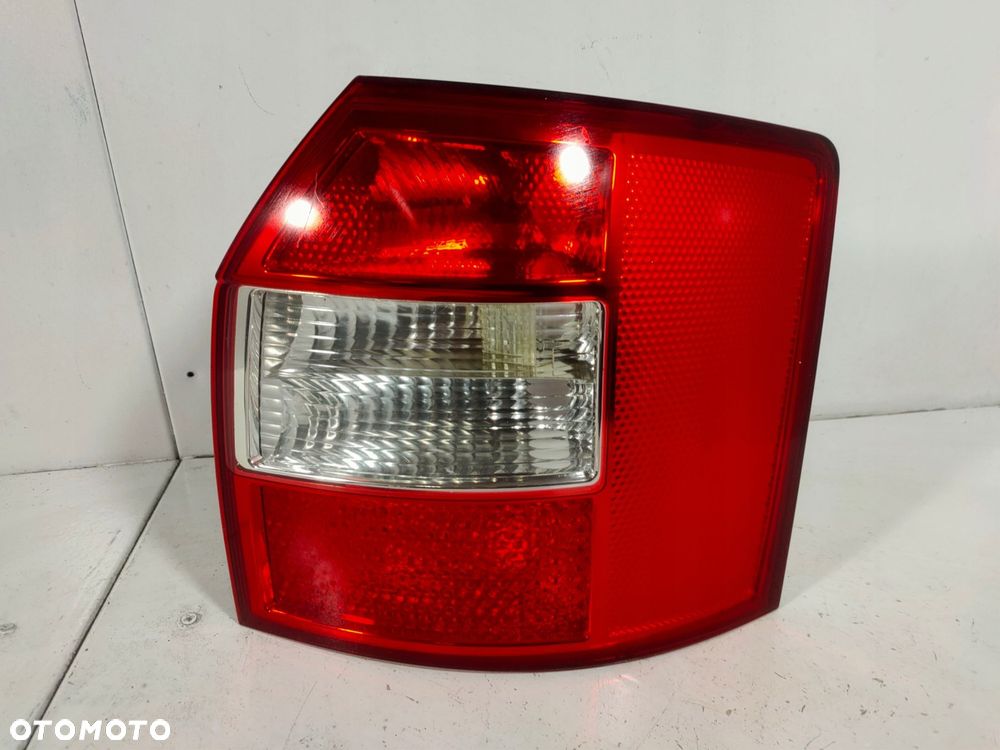 lampa prawa tył audi a4 b6 kombi ładna - 3