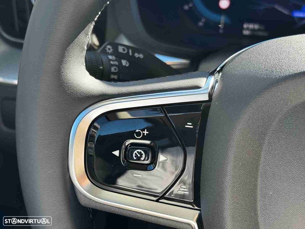 Volvo XC 60 2.0 T6 PHEV Plus Dark AWD - 16