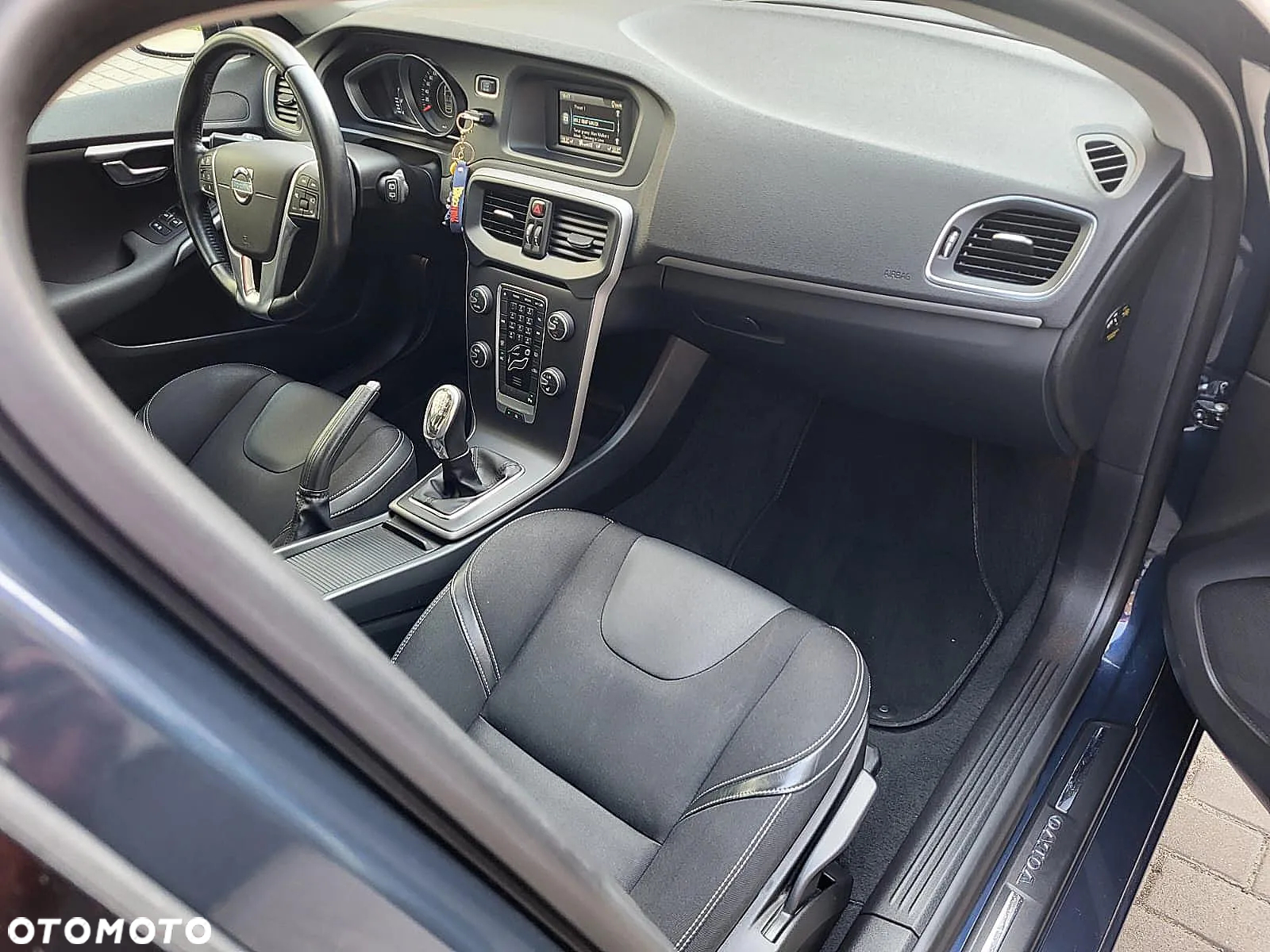 Volvo V40 T3 Momentum - 24