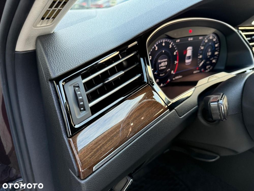 Volkswagen Passat - 11