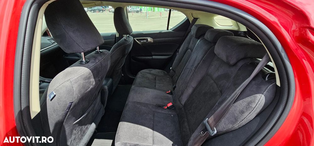 Lexus CT - 9