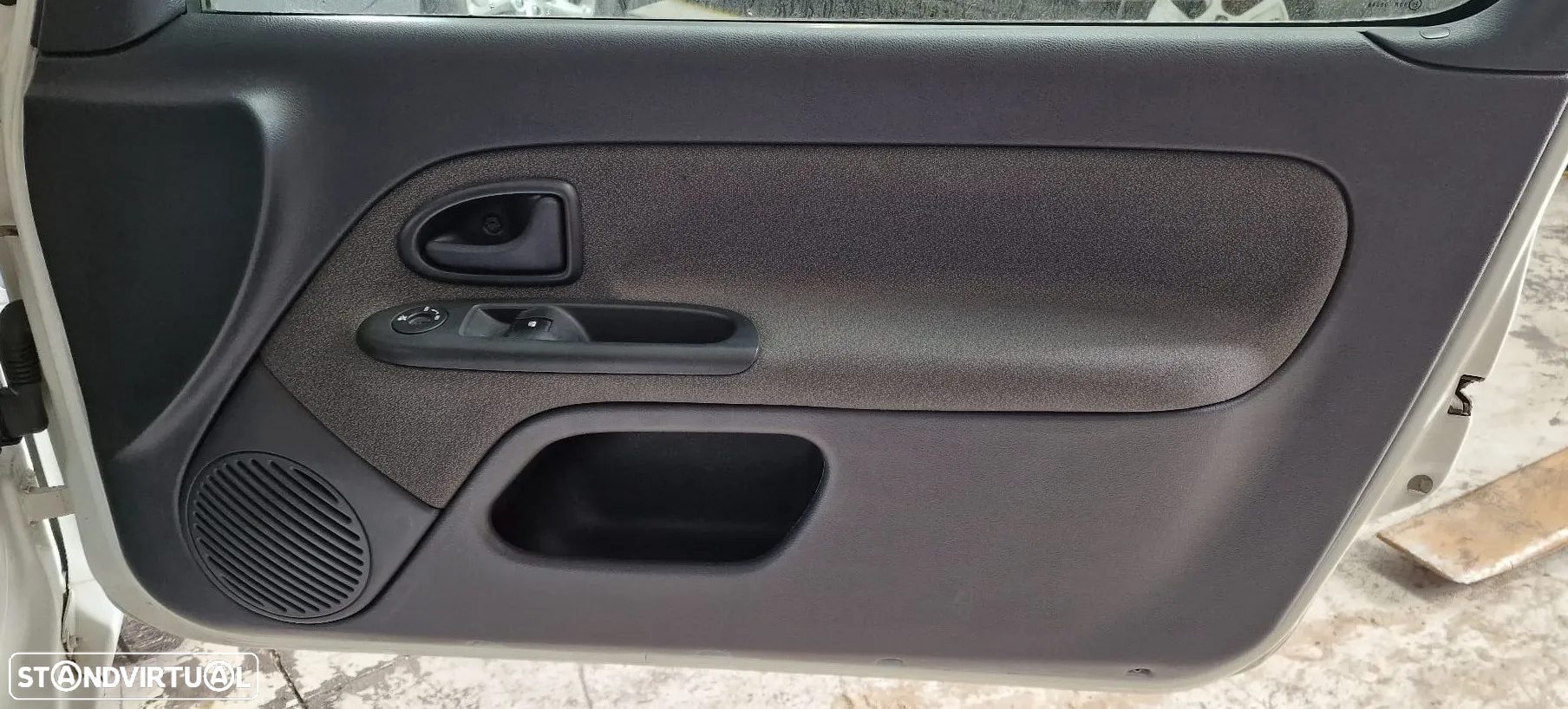 RENAULT CLIO II PARA PEÇAS - 11
