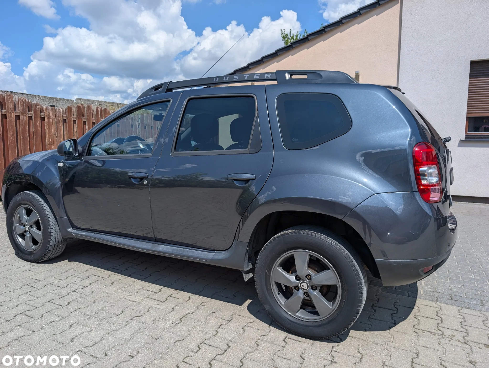 Dacia Duster 1.6 SCe Laureate S&S - 9