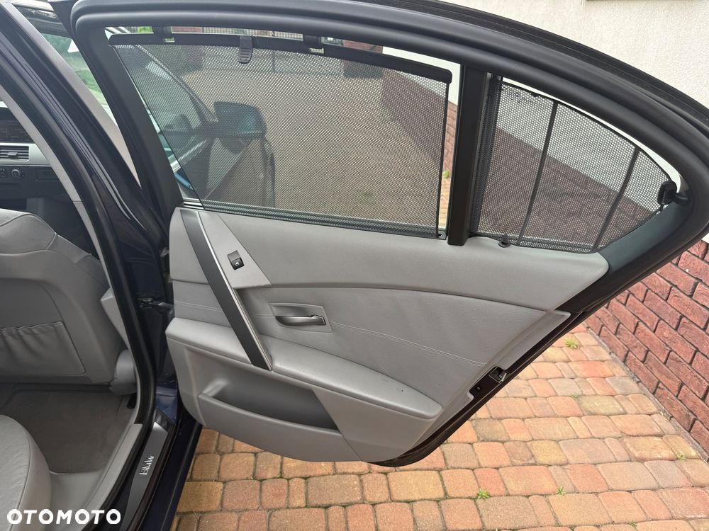 BMW Seria 5 525d - 28