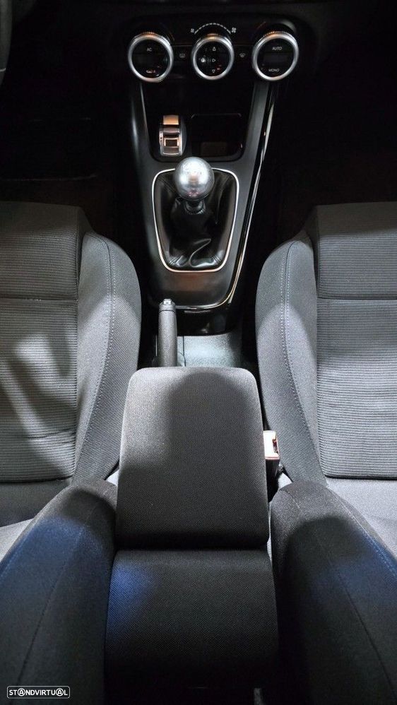 Alfa Romeo Giulietta 1.6 JTDM Distinctive - 24