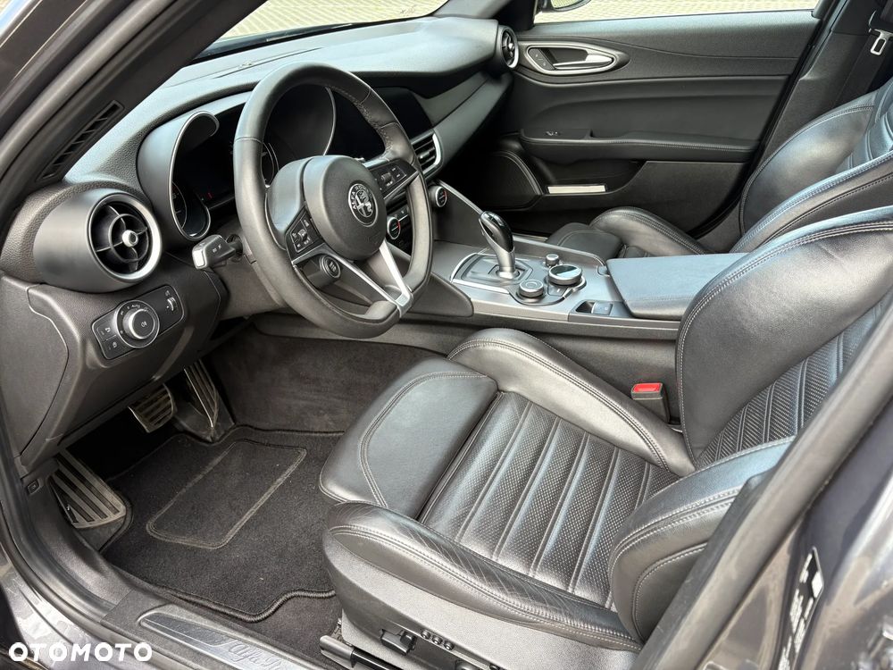 Alfa Romeo Giulia 2.2 AT8 Super - 13