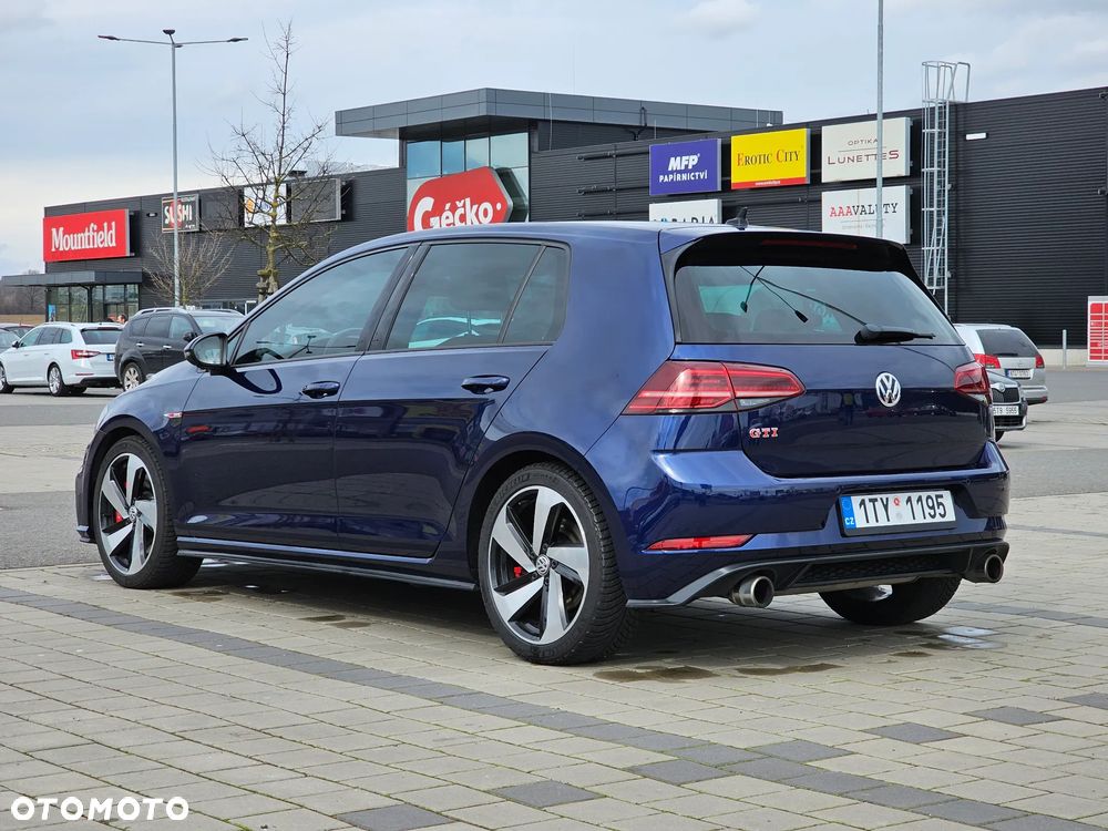 Volkswagen Golf - 5