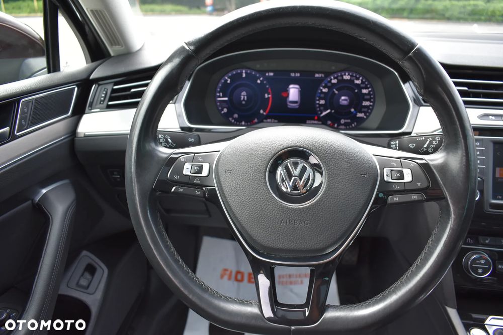 Volkswagen Passat Variant 2.0 TDI (BlueMotion Technology) Highline - 17