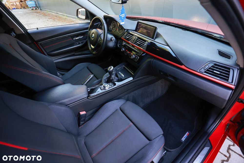 BMW Seria 3 320d DPF Edition Sport - 26