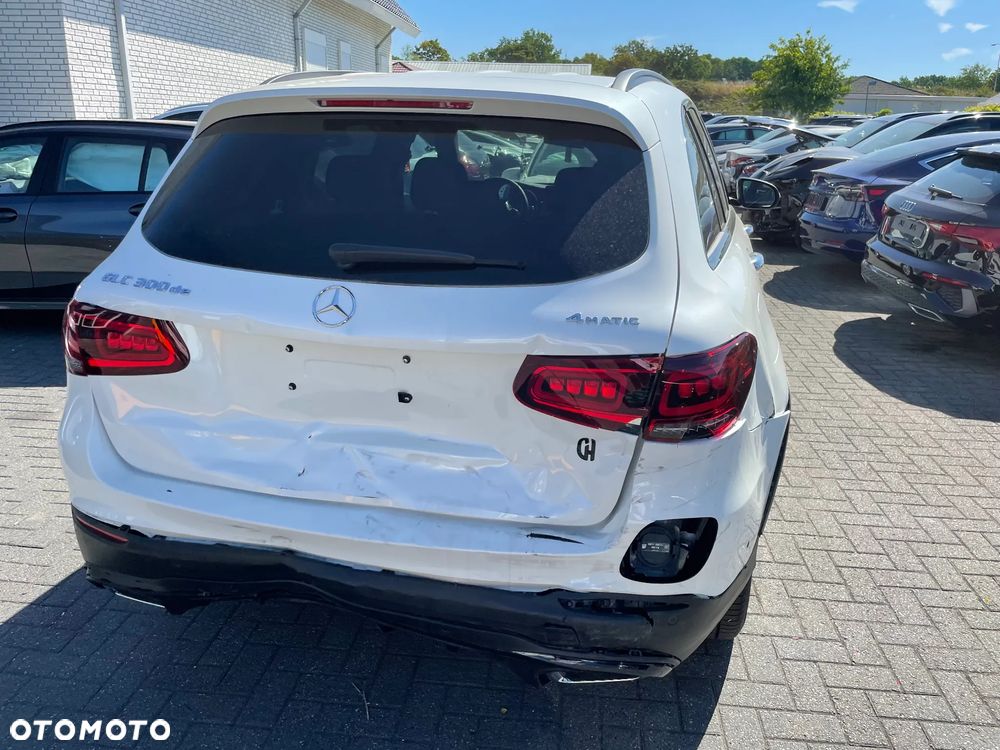 Mercedes-Benz GLC 220 d 4-Matic AMG Line - 4