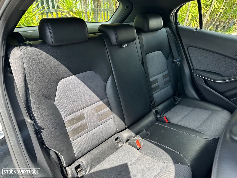 Mercedes-Benz GLA 180 d Urban - 15