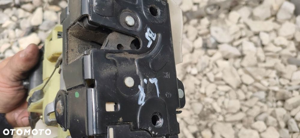 KR ZAMEK DRZWI LEWY PRZÓD VW PASSAT B5 FL 8 PIN - 6