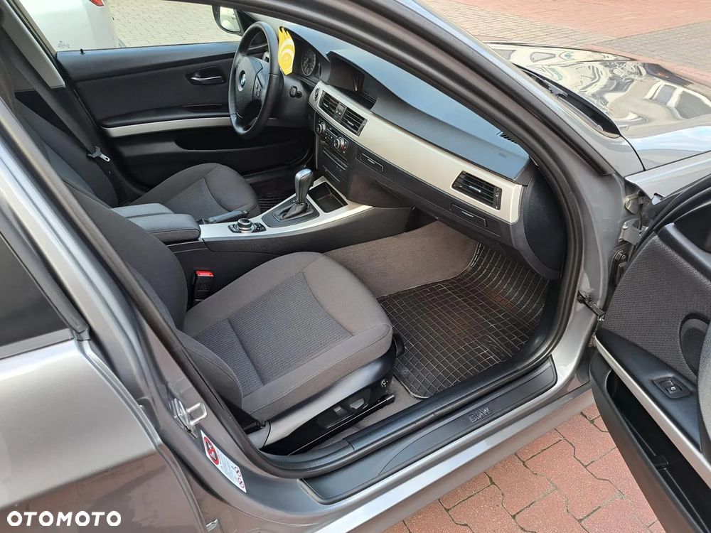 BMW Seria 3 318d DPF Touring Edition Exclusive - 10