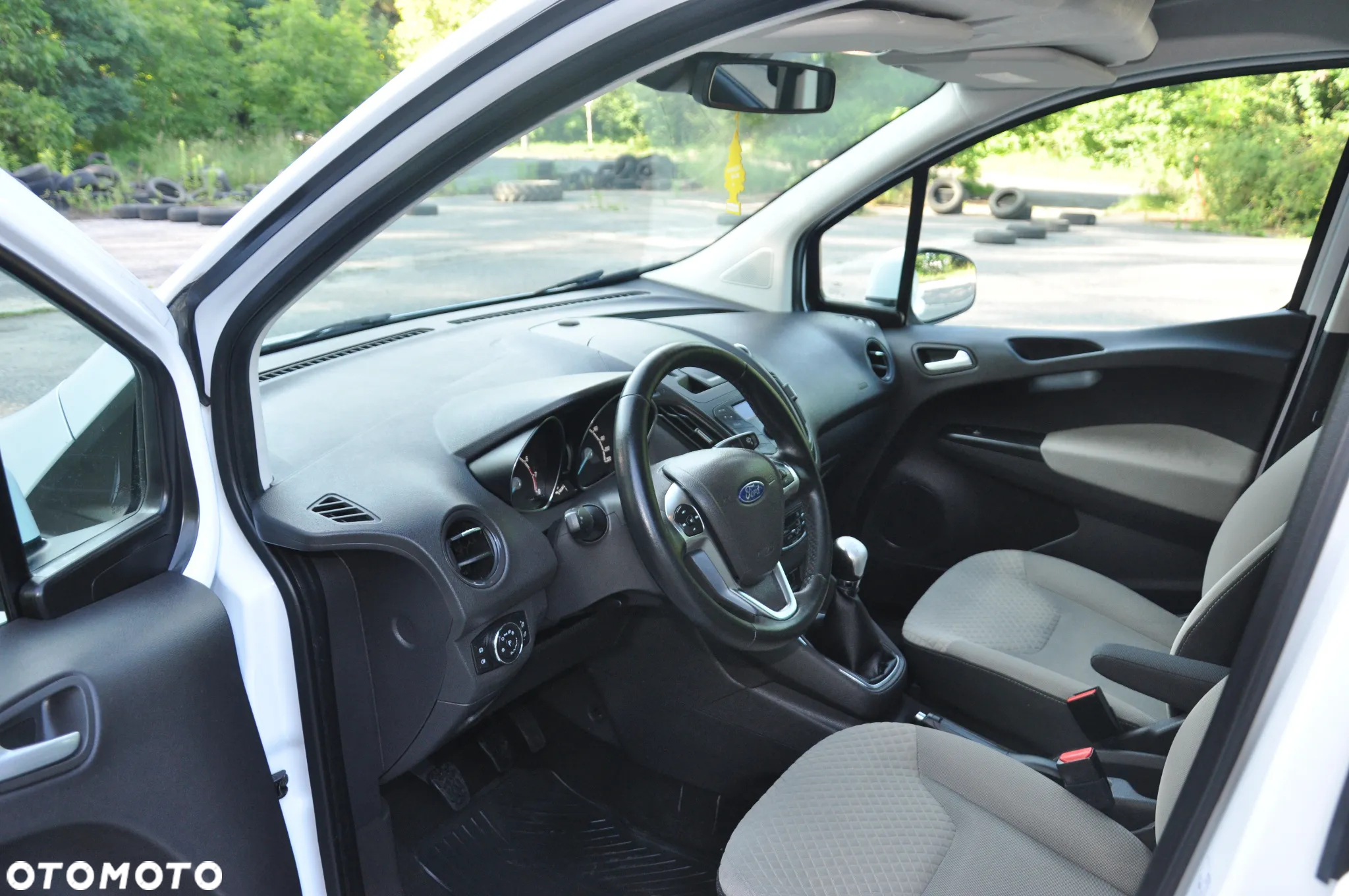 Ford Tourneo Courier - 26