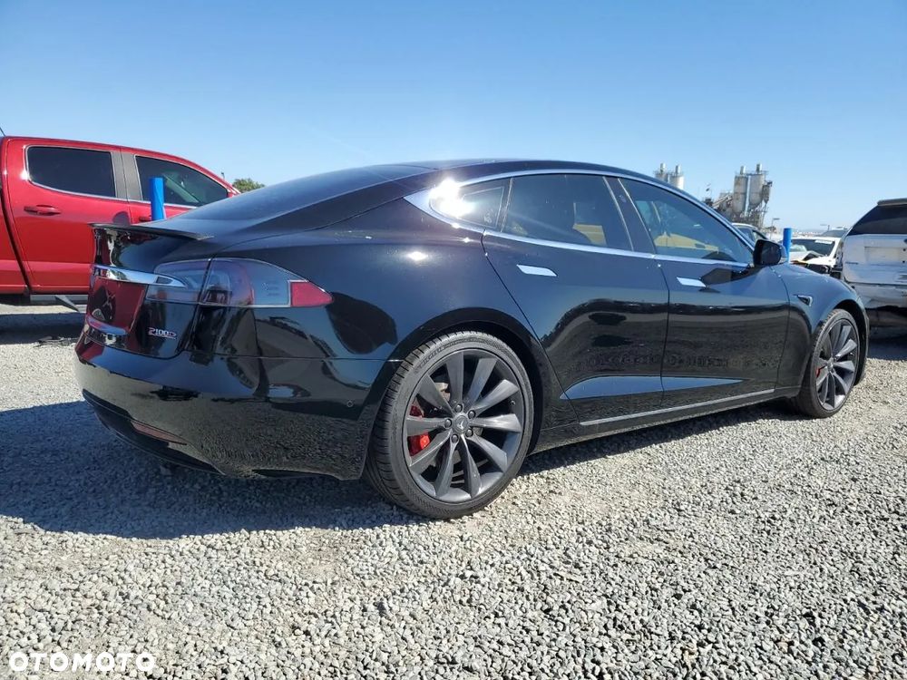 Tesla Model S - 4