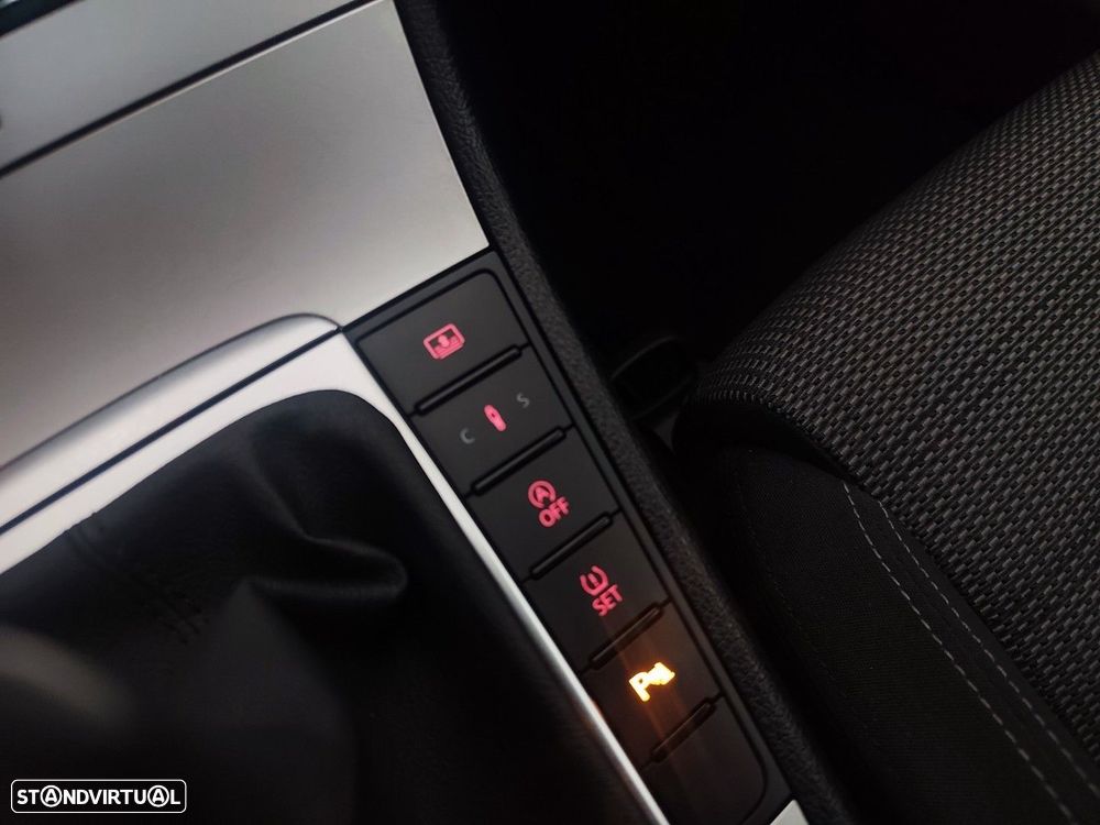 VW Passat CC 2.0 TDi BlueMotion - 24