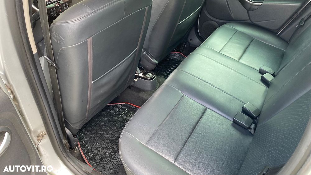 Dacia Duster 1.5 dCi 4x4 Prestige - 11