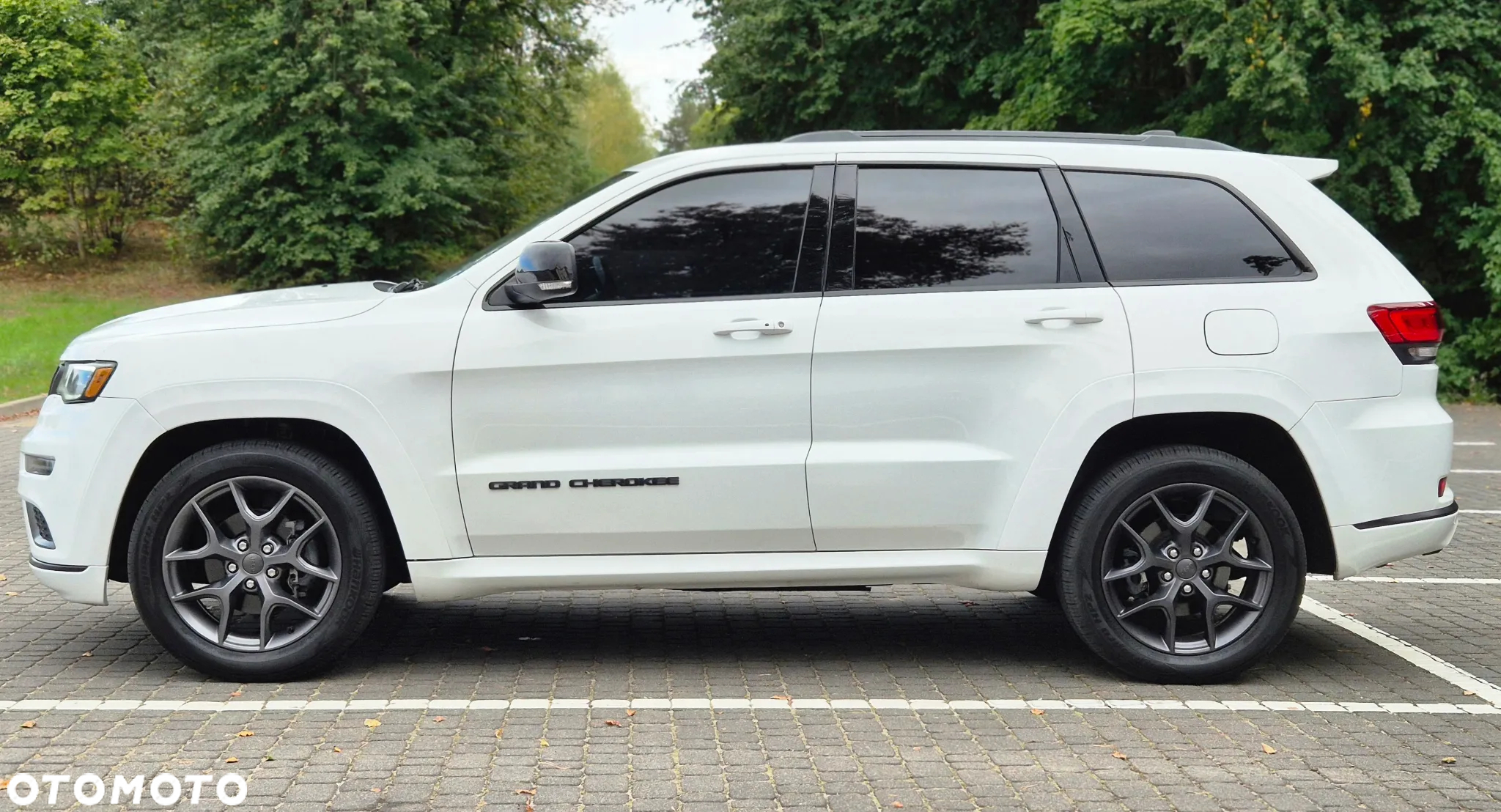 Jeep Grand Cherokee - 21