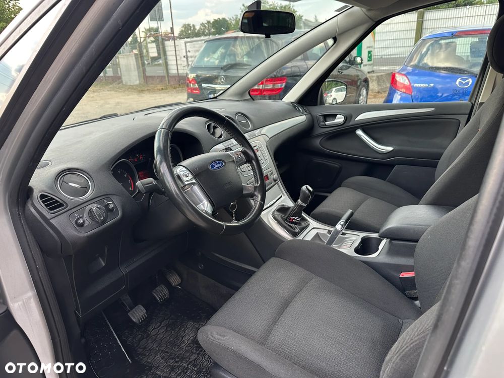 Ford S-Max - 13