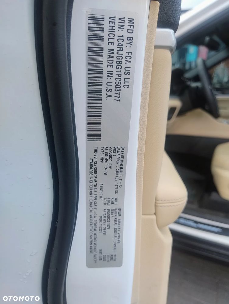 Jeep Grand Cherokee - 25