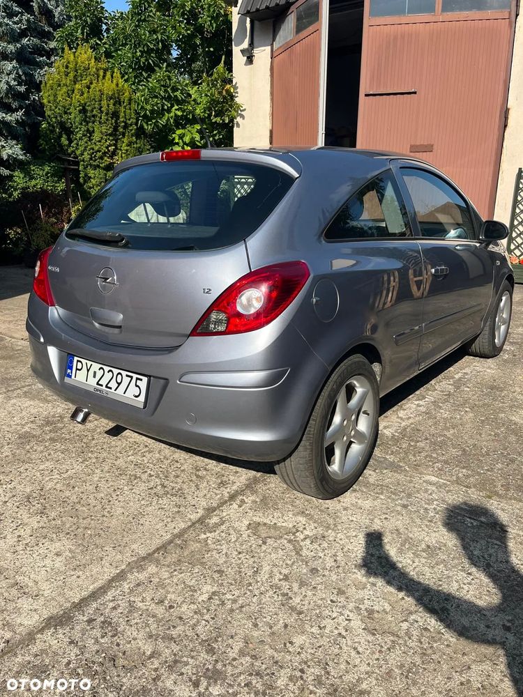 Opel Corsa 1.2 16V Cosmo - 3