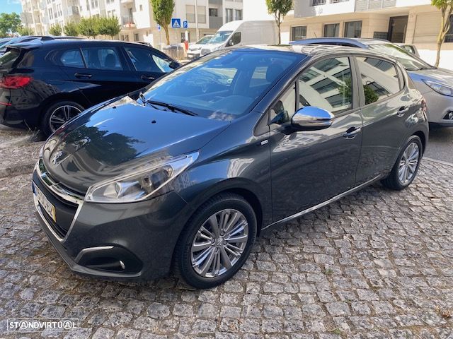 Peugeot 208 1.2 PureTech Style - 1