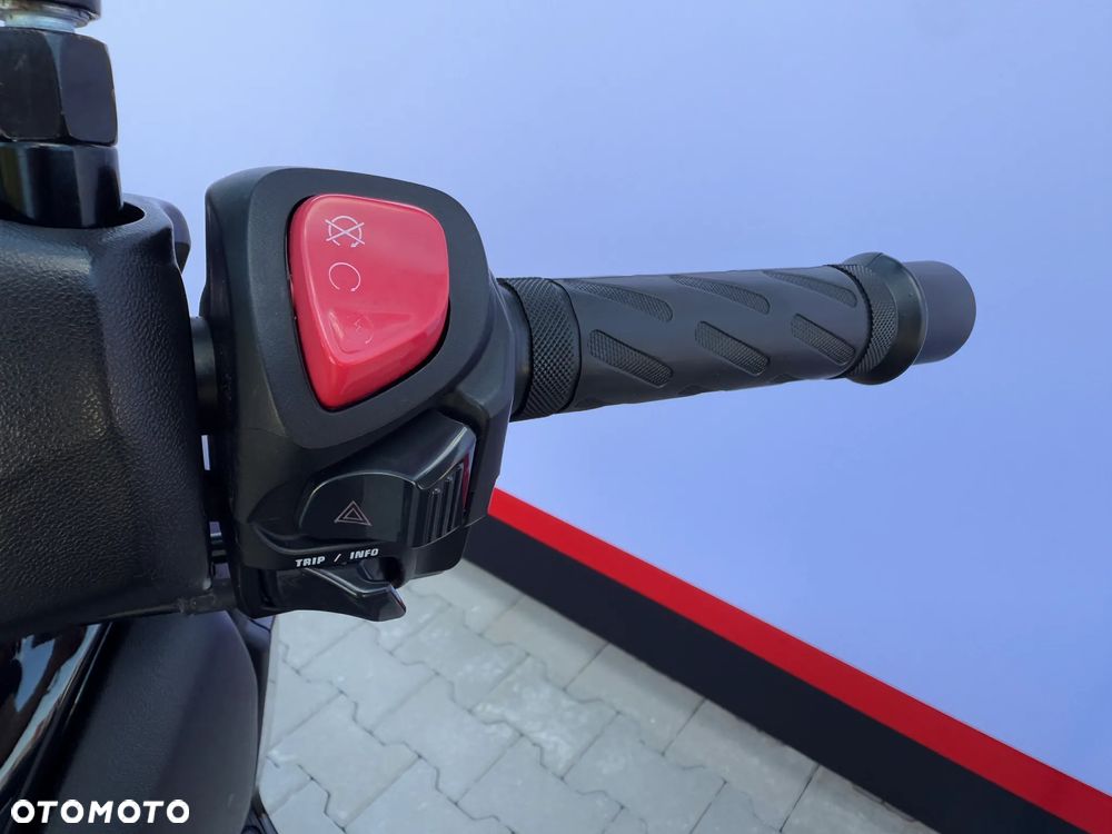 Yamaha X-max - 11