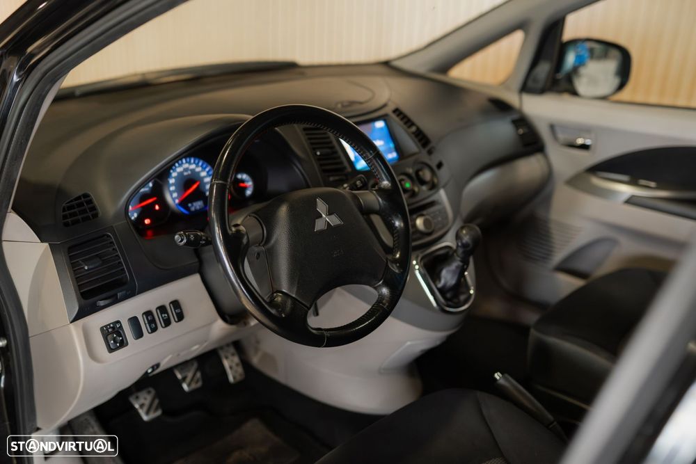 Mitsubishi Grandis 2.0 DI-D Inform - 14