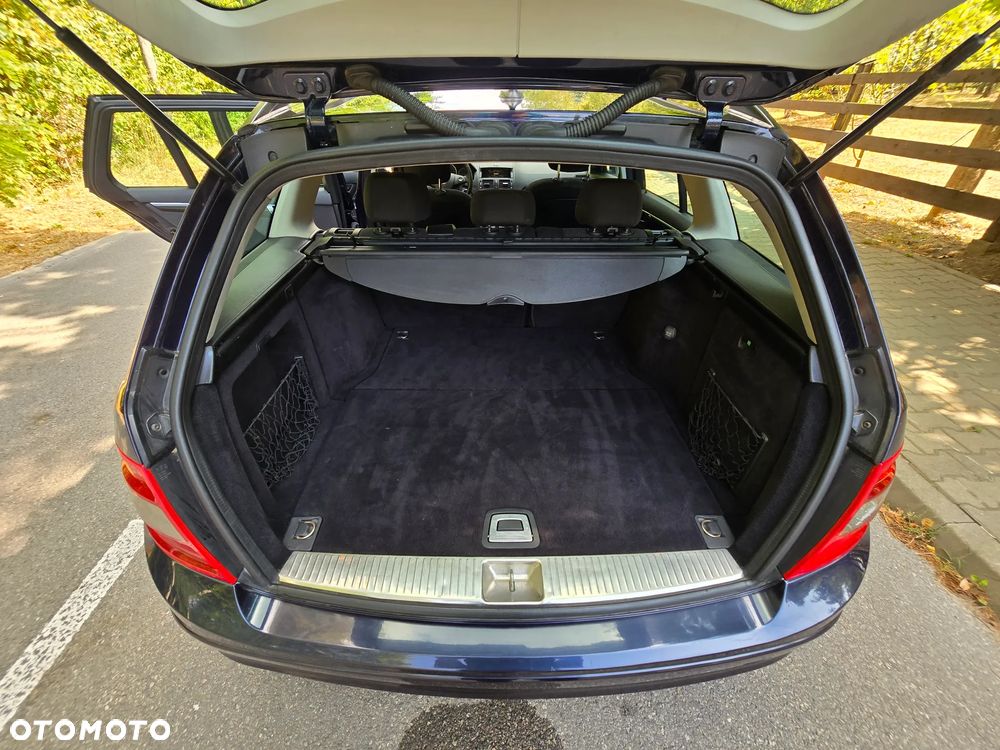 Mercedes-Benz Klasa C 200 CDI Elegance - 25