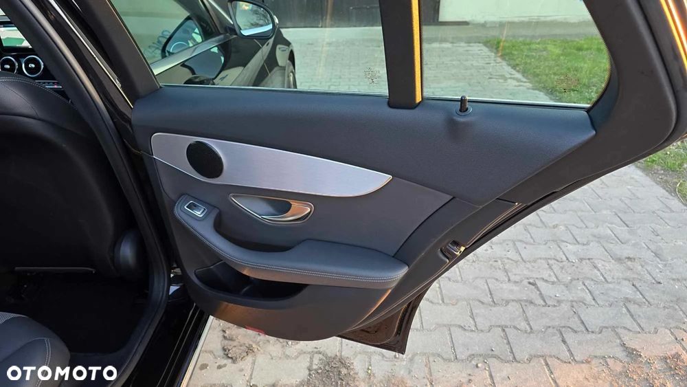 Mercedes-Benz Klasa C 220 d 4Matic T 9G-TRONIC Avantgarde - 34
